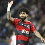 Gabigol, do Flamengo, sai em defesa de Vítor Pereira: ‘A gente está fechado’