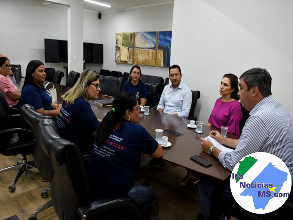 Representantes de associação apresentam ao Governo corrida para conscientizar sobre autismo.